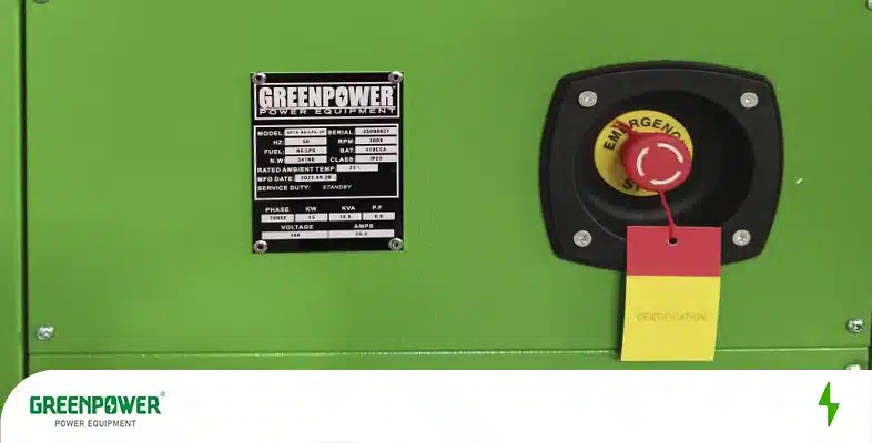 پلاک مشخصات فنی ژنراتور Greenpower روی بدنه سبز دستگاه در کنار کلید توقف اضطراری، مناسب برای پلاکخوانی ژنراتور و شناسایی مدل و توان دستگاه